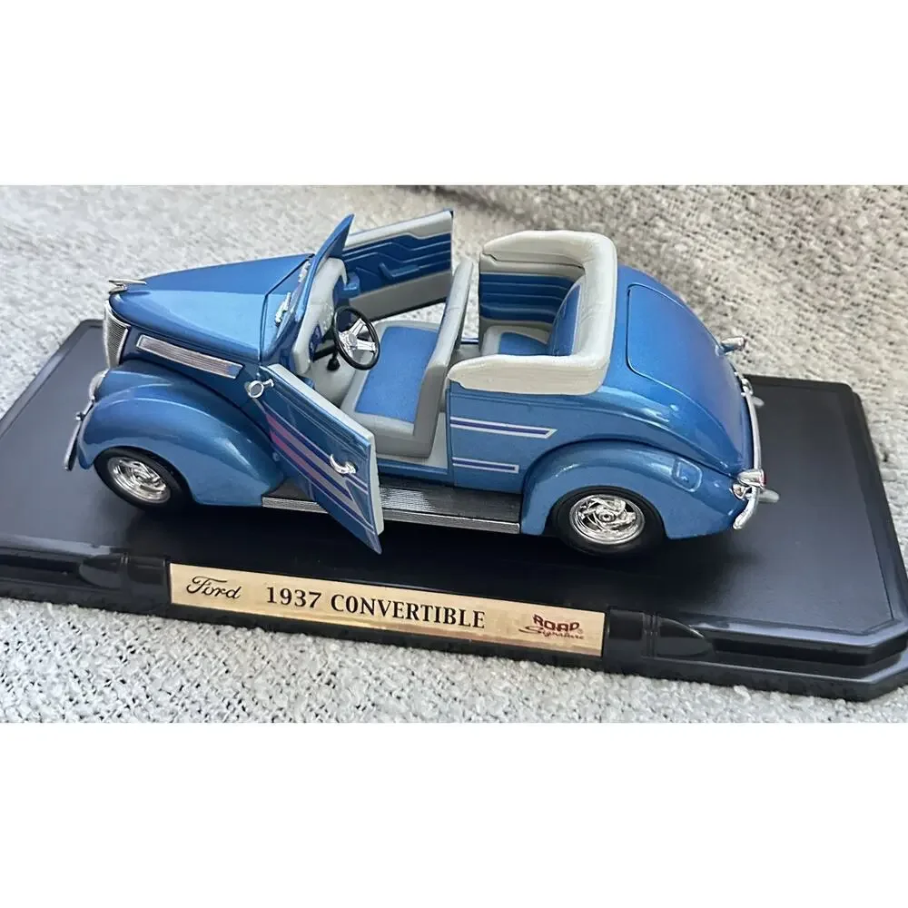 A21 1937 Ford Convertible 1:18 –Road Legends – Blue w/ White Top – Die-Cast